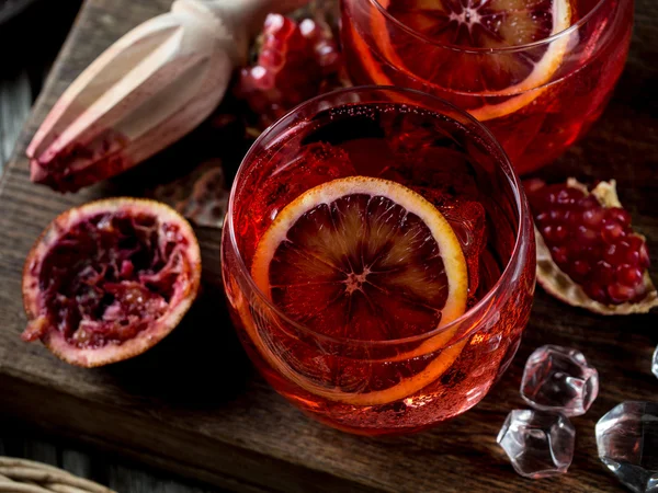 Bloed sinaasappel en granaatappel cocktails — Stockfoto