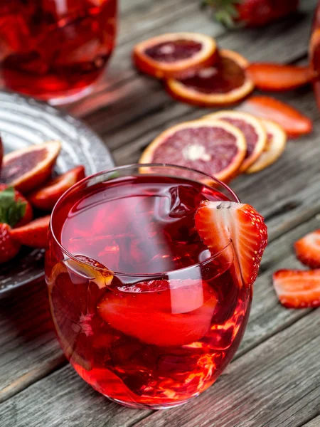 Punch al rum alla fragola arancione sangue — Foto Stock