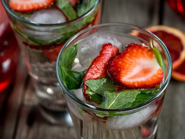 Strawberry mint cocktails — Stock Photo, Image