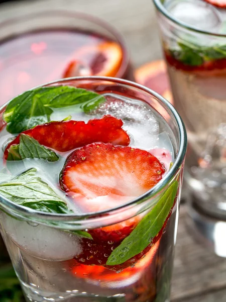 Strawberry mint cocktails — Stock Photo, Image