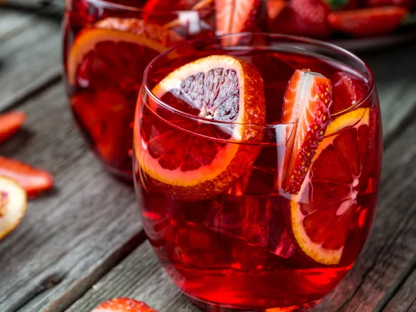 Punch al rum alla fragola arancione sangue — Foto Stock