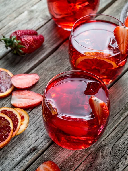 Blodapelsin strawberry rom punch — Stockfoto