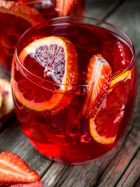 Punch al rum alla fragola arancione sangue — Foto Stock