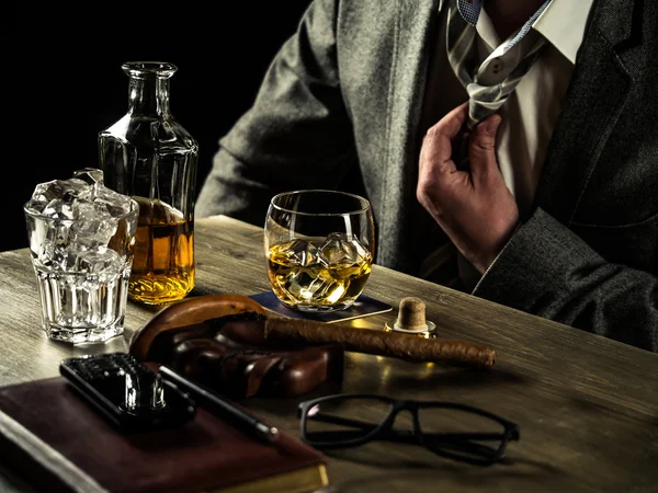 Pít whisky v noci — Stock fotografie