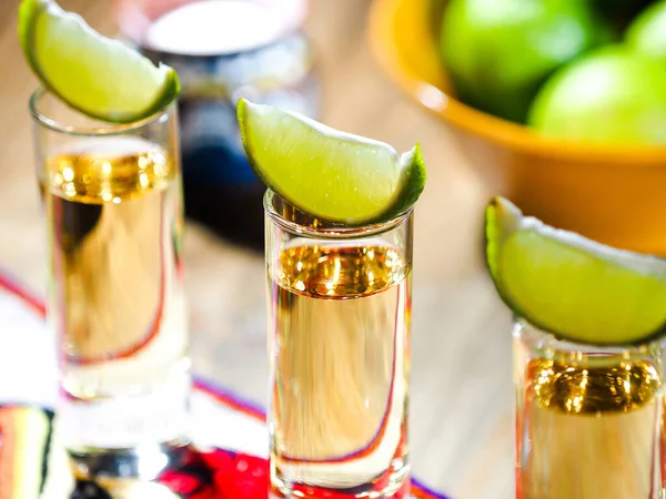 Tre Shot Tequila Bicchierini Alti Con Zeppe Calce Cima — Foto Stock