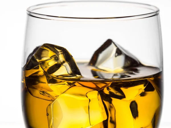 Whisky Met Ijs Witte Achtergrond — Stockfoto