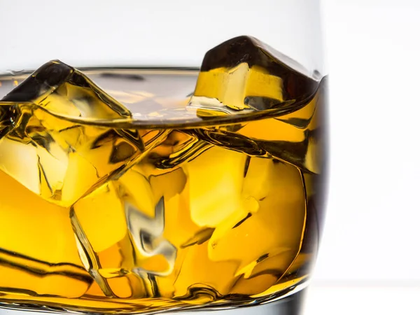 Whisky Met Ijs Witte Achtergrond — Stockfoto