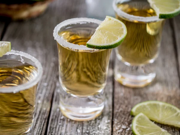 Tequila shots met zout rim — Stockfoto