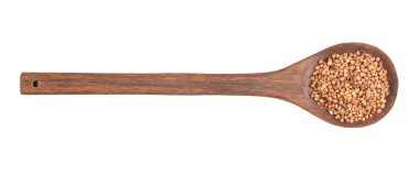 tahta kaşık üzerinde beyaz arka izole buğday tohumu