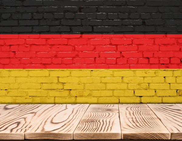 Bandera de Alemania pintada en la pared de ladrillo con piso de madera —  Fotos de Stock