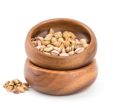 Kase üzerinde kavrulmuş Antep fıstığı