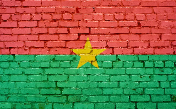 Bandiera del Burkina Faso dipinta su muro di mattoni, texture di sfondo — Foto Stock