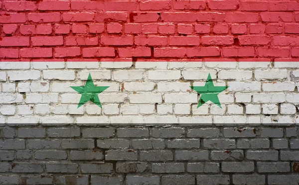 Syyrian lippu maalattu tiiliseinään, tausta rakenne — kuvapankkivalokuva