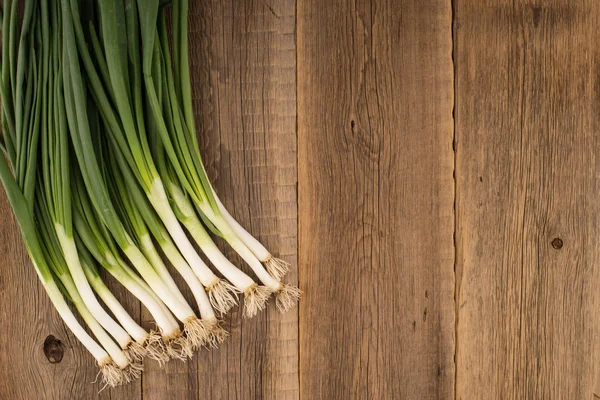 Onions on old wood — Stock Photo, Image