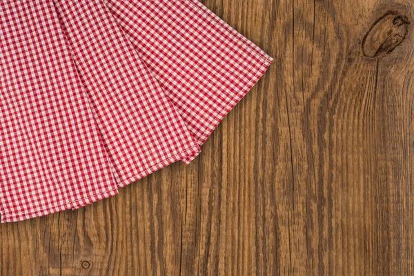 Mesa de madeira vintage velho branco com guardanapo de damas vermelho — Fotografia de Stock