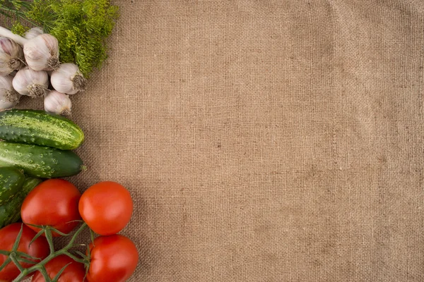 Cucumbers, tomatoes, garlic and dill on the background of old sa — Stock Photo, Image