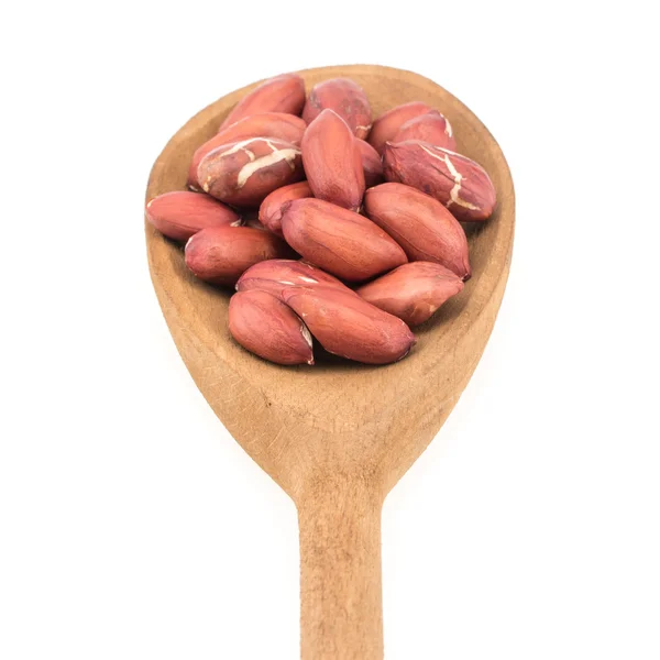 Kacang mentah pada sendok kayu terisolasi pada warna putih . — Stok Foto