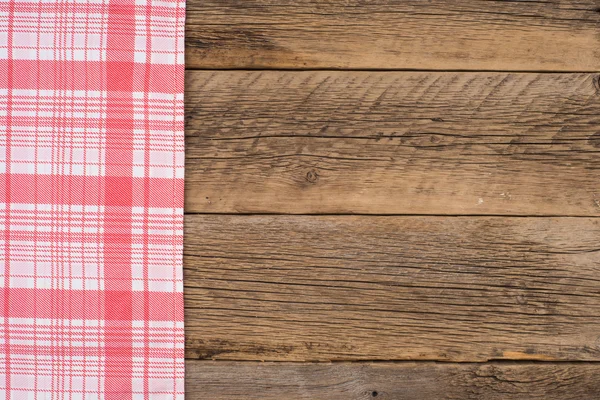 El mantel a cuadros en la mesa de madera — Foto de Stock