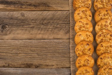 Eski ahşap masa fıstıkla ile tanımlama. 