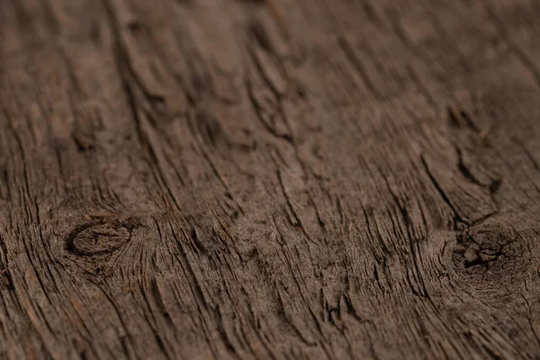 濃い茶色の質感の木の背景と結び目 選択的な焦点 — ストック写真