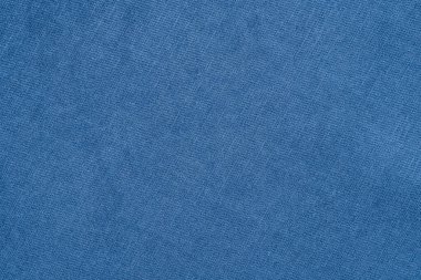 Boş bir yüzey ve duvar kağıdı için soyut bir arkaplan için tekstil malzemesinden alınan mavi kumaş dokusu. Üst görünüm.