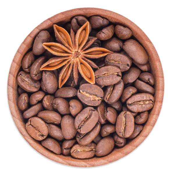Palonych ziaren kawy i anyżu gwiazdkowatego drewniane miski na tle — Zdjęcie stockowe