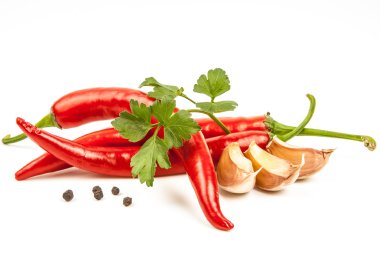 biber ve baharat beyaz zemin üzerine izole