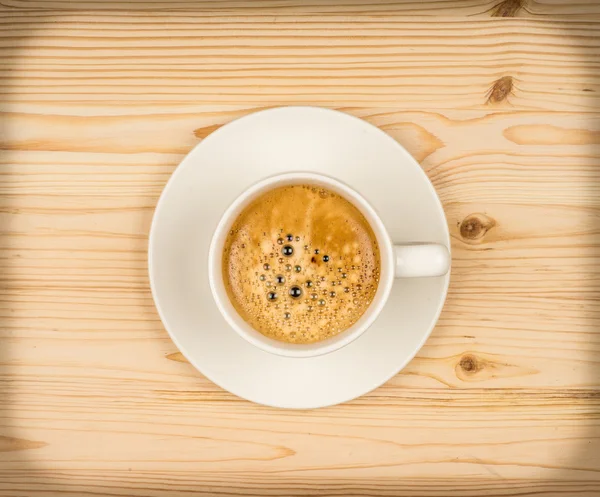 Taza de café fresco en la mesa, vista desde arriba —  Fotos de Stock
