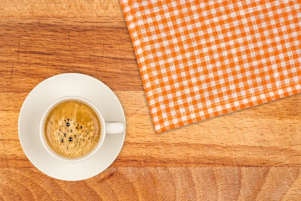 Café taza clásica en una mesa de madera vista superior —  Fotos de Stock