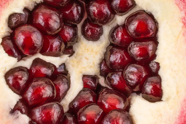 Ripe pomegranate . grain — Stock Photo, Image