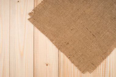 ahşap masa arka plan üzerine çuval bezi doku