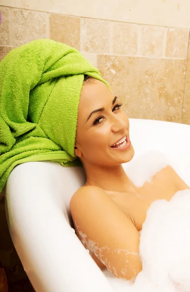 Woman relaxing in bath — Stock Photo, Image