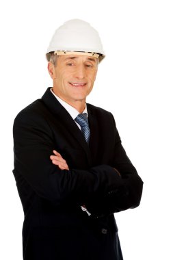 kask ile gülümseyen iş adamı