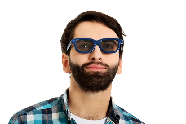 Młody człowiek w okularach przeciwsłonecznych. — Zdjęcie stockowe