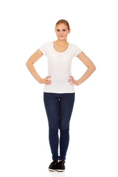 Smiling young woman with hands on hips — Stock Photo, Image