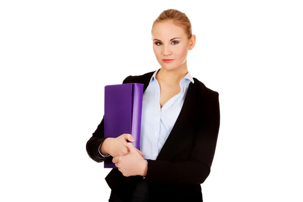 Ler affärskvinna holding ett Binder-dokument — Stockfoto