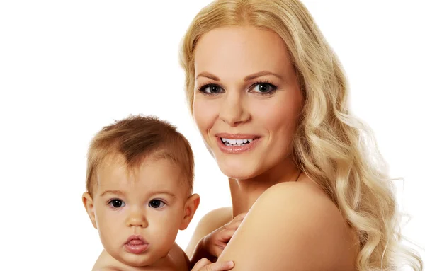 Giovane madre con il suo adorabile bambino — Foto Stock