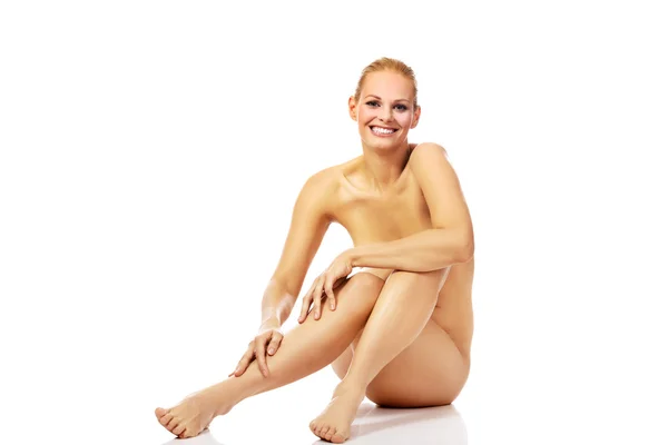 Smile nude woman sitting on the floor — Stock Photo, Image