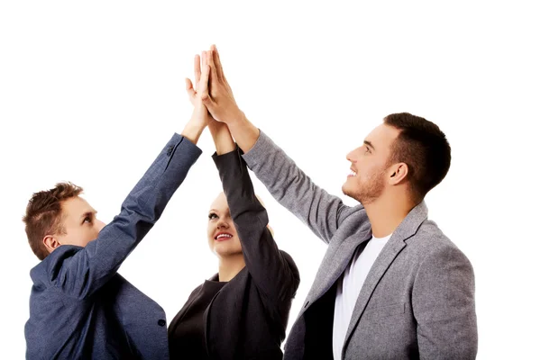 Geschäftsleute geben High Five — Stockfoto