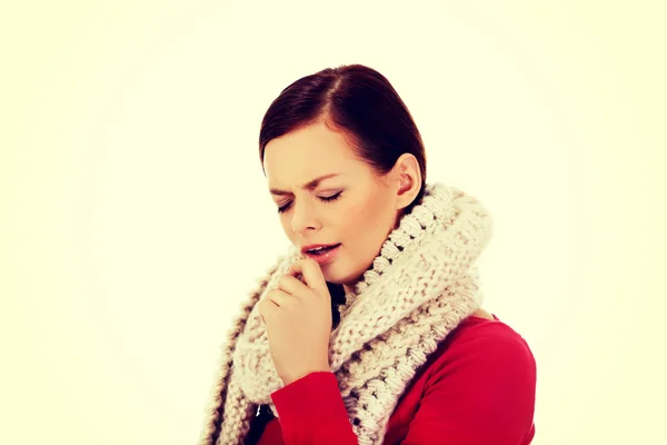 У молодой женщины грипп. Кашель — стоковое фото
