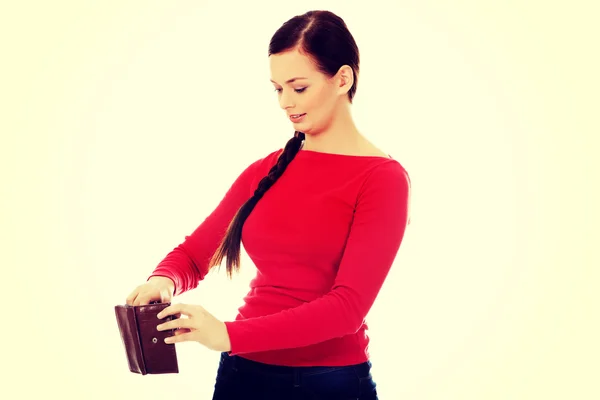 Boş cüzdan tutan genç öğrenci kadın — Stok fotoğraf
