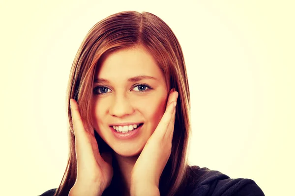 Adolescente donna felice tenendo entrambe le mani sulle guance — Foto Stock