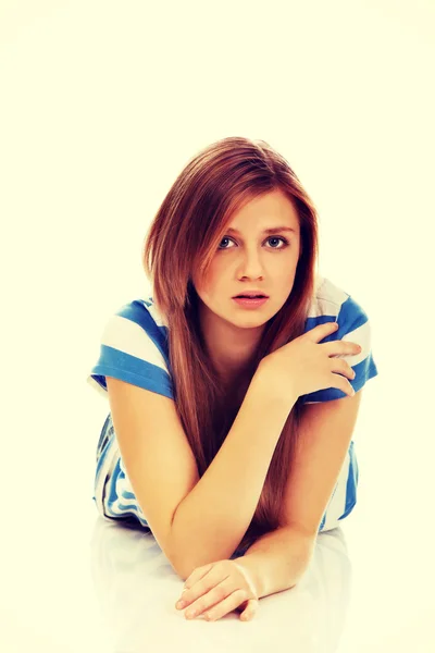 Teenage sad woman lies on the floor — Stock Photo, Image