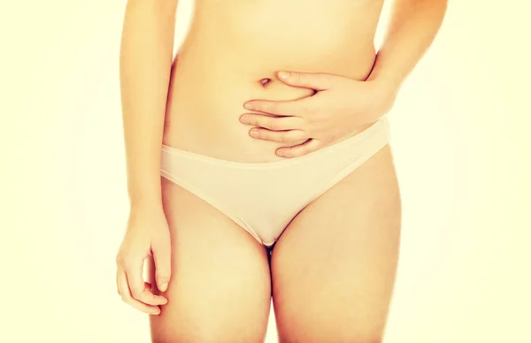 Giovane donna con mal di stomaco — Foto Stock