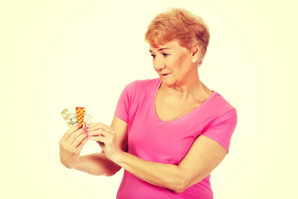 Senior woman holding few tablets package — Stock Photo, Image