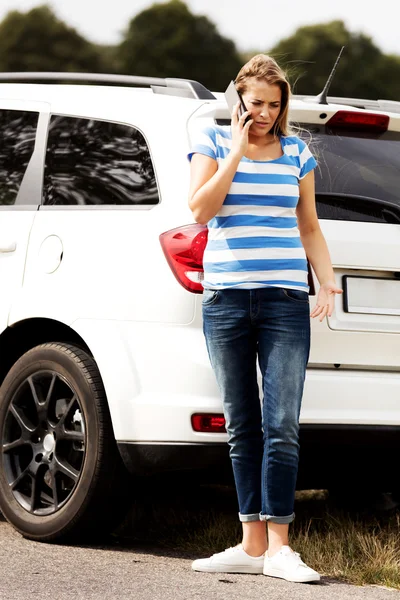 Mujer joven pidiendo ayuda —  Fotos de Stock