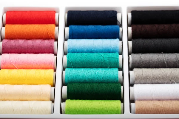 Colorful bobbins thread in plastic box — Stock Photo, Image