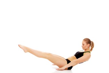 genç kadın kat egzersiz yaparak