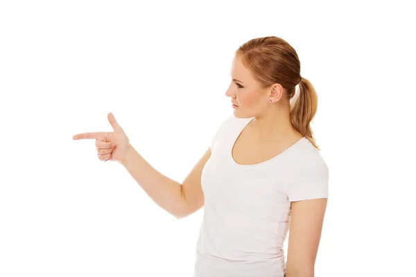 Young woman threatens someone the finger — Stock Photo, Image