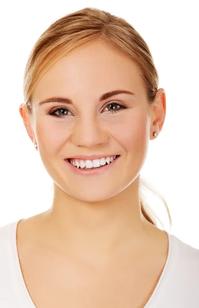 Jovem mulher sorridente em t-shirt branca — Fotografia de Stock